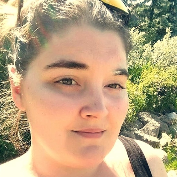 Meet your Posher, Kristina (or Krys for short) - Picture 2 of 2